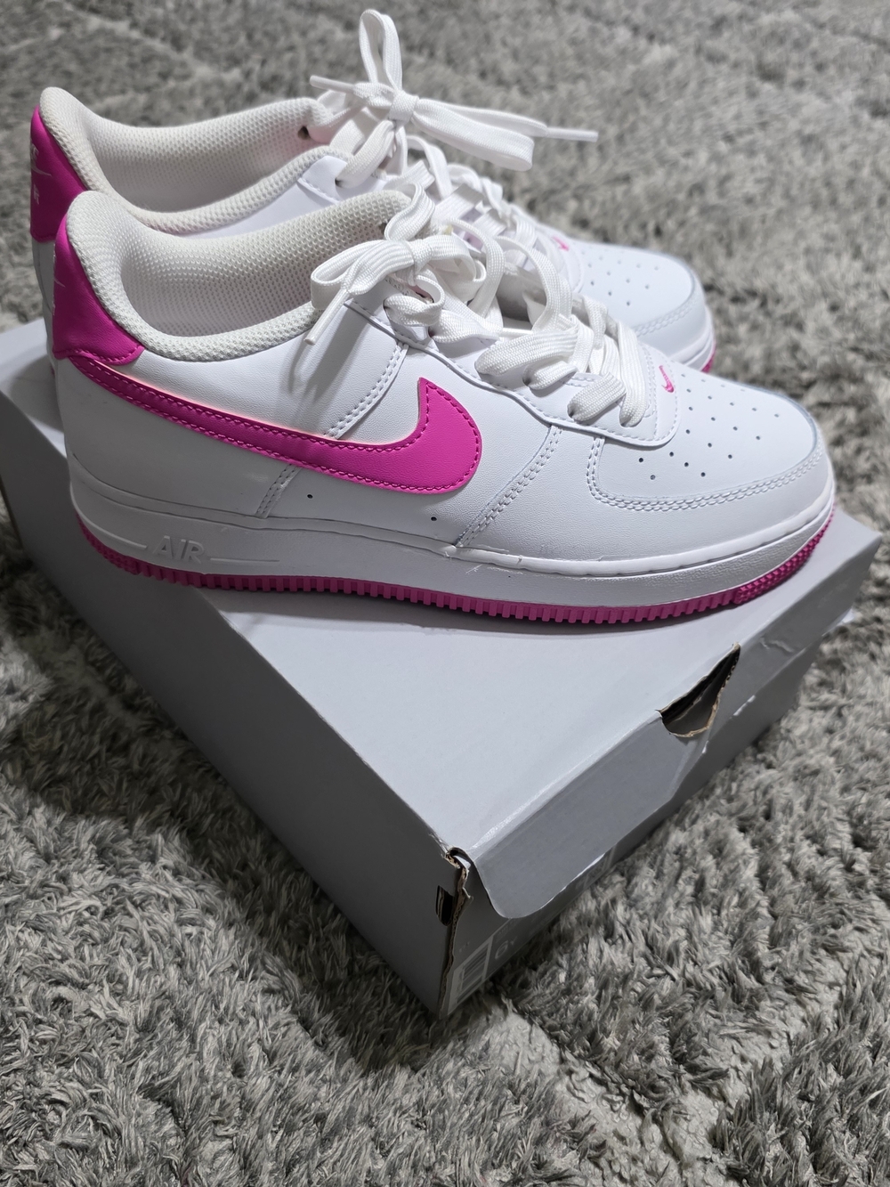 New Girls Nike Air Force 1 shoes Size 6.